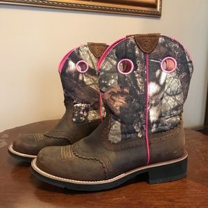 Ariat Womens Fatbaby Boot Shoes, Bomber/Pink Camo